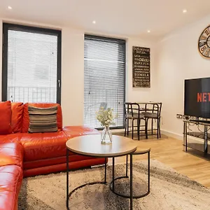 https://smart-modern-city-centre-flat-sleeps-2.hotelsin-chester.com