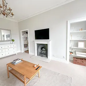https://beautiful-georgian-one-bedroom-apartment.tophotelsbath.com