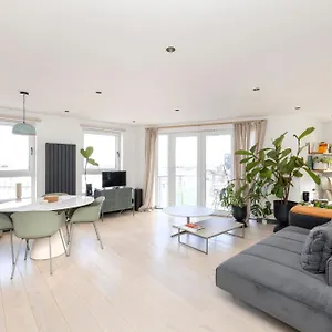 https://altido-fabulous-2br-apartment-with-terrace-and-bay-view.edinburghhotelsuk.org