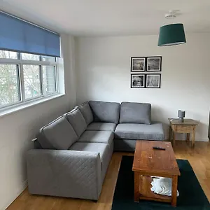 https://2-bed-city-centre-flat.tophotelsbath.com